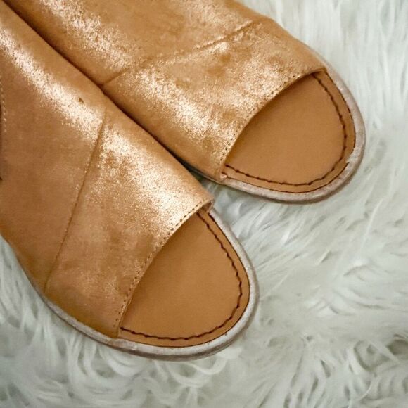 FREE PEOPLE | 'Mont Blanc' Rose Gold Metallic Asymmetrical Sandal | Size 38, 7.5 - Picture 6 of 9